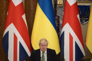 Johnson in front if UK and Ukraine flags