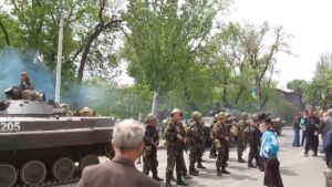 Locals standing up to Russian soldiers in Mariupol